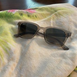 Ray-Ban sunglasses NEW